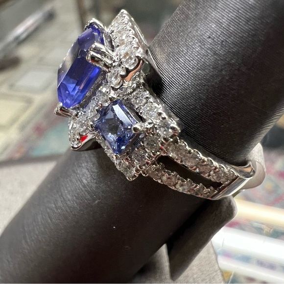 14k White Gold Diamond & Tanzanite Ring - Picture 7 of 8